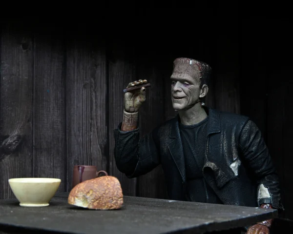 Bride of Frankenstein - Ultimate 7" Frankenstein's Monster Action Figure by NECA - Image 5