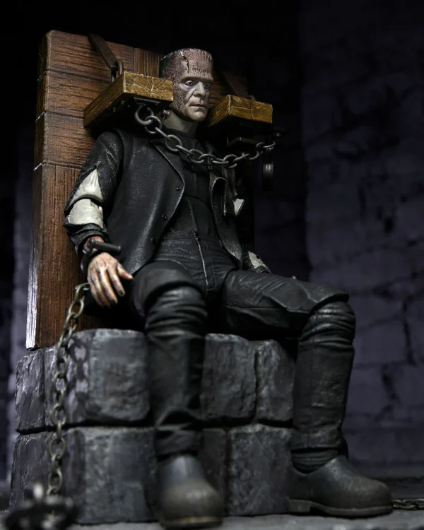 Bride of Frankenstein - Ultimate 7" Frankenstein's Monster Action Figure by NECA - Image 4