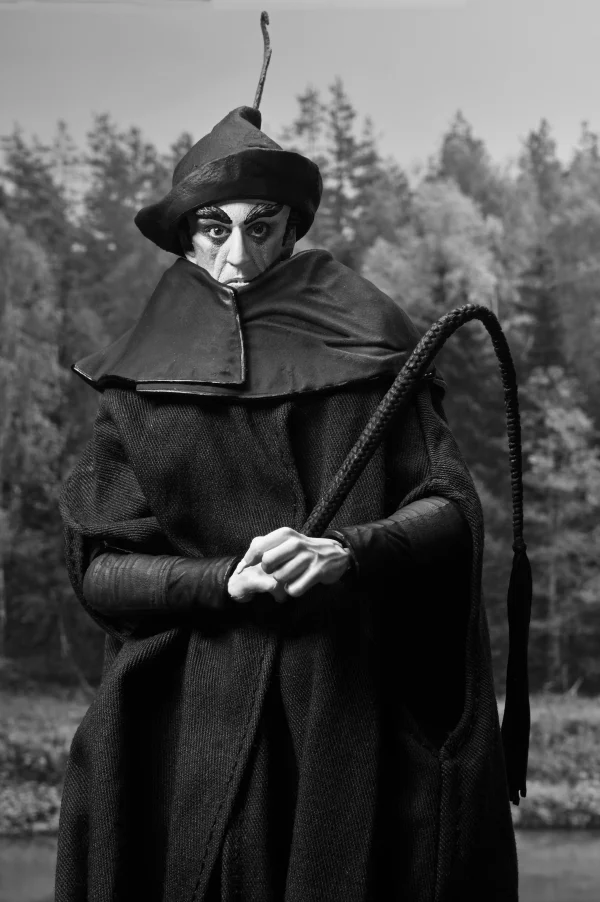 Nosferatu - Ultimate 7" 1922 Count Orlok Black and White Action Figure by NECA - Image 3