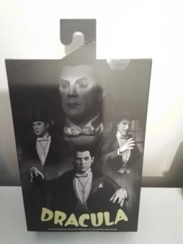 Universal Monsters - Dracula 7" Scale Action Figure by NECA - Image 2