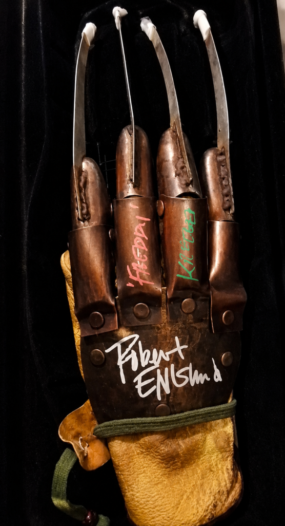autographed-movie-memorabilia-the-moviemerch.jpg